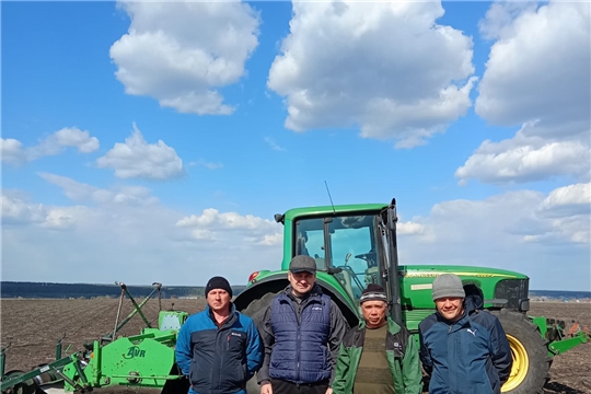 В Комсомольском районе продолжаются весенне-полевые работы