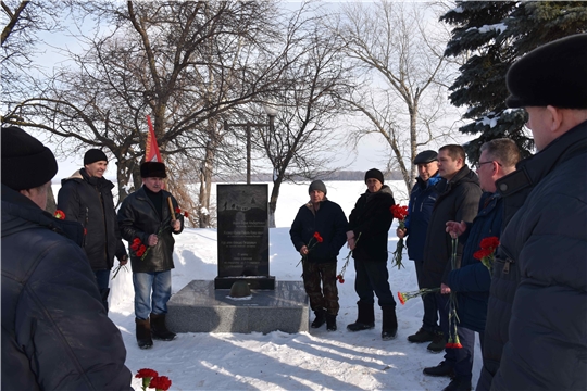 В Козловке возложили цветы к памятнику воинам-интернационалистам