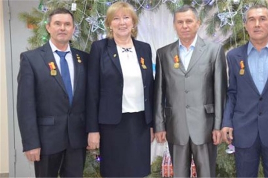 Пришла пора – гудят в поле трактора