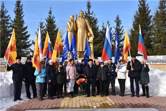 В Красноармейском муниципальном округе прошла патриотическая акция в честь Дня воссоединения Крыма с Россией и в поддержку специальной военной операции на Украине