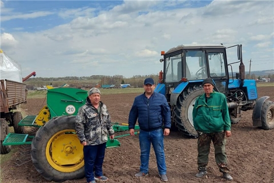 Глава Красноармейского муниципального округа Б.В. Клементьев ознакомился с посевными работами