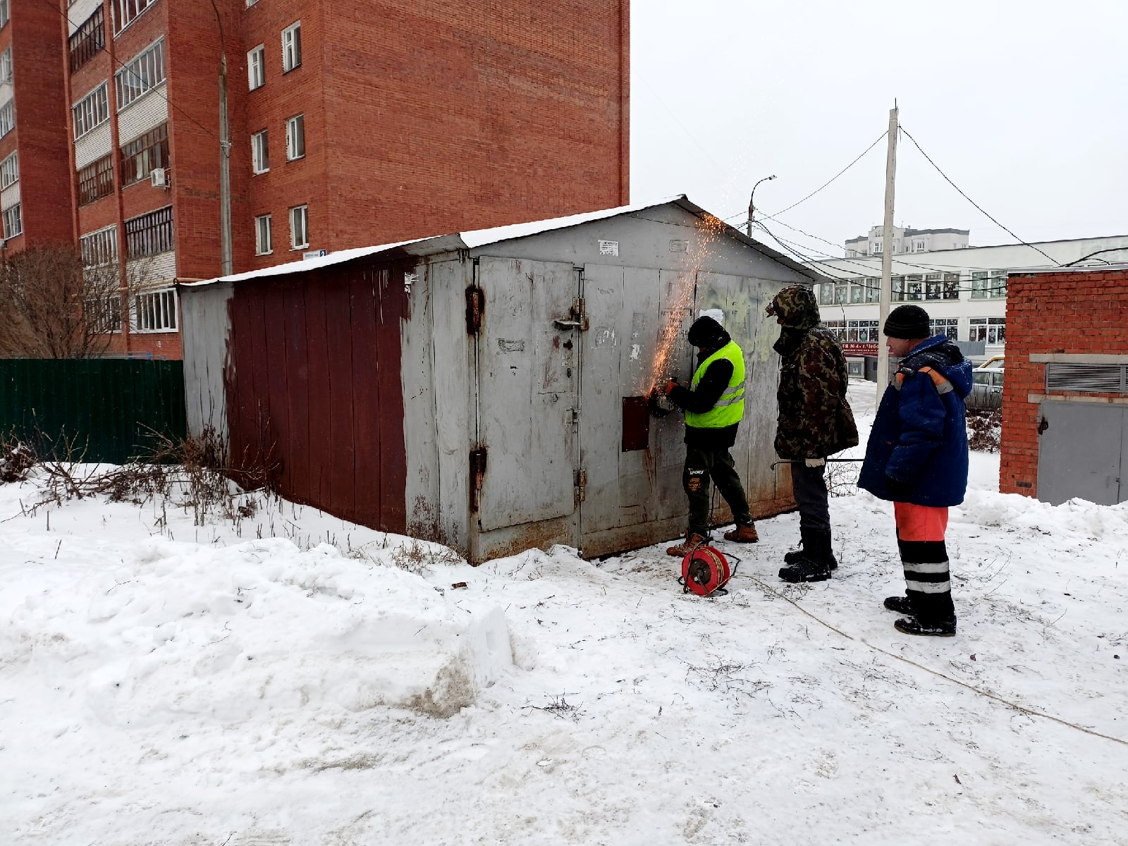 В Ленинском районе продолжается работа по освобождению земельных участков  от самовольно размещенных гаражей | Управа по Ленинскому району  администрации города Чебоксары