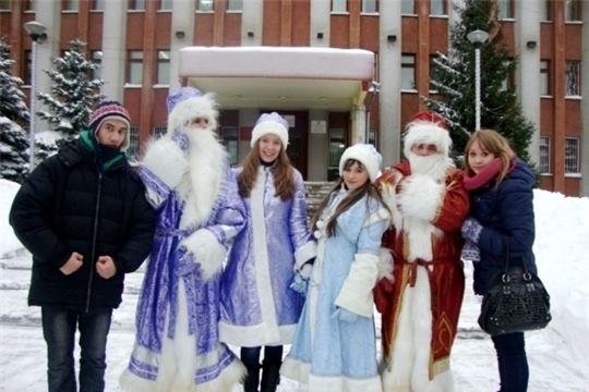 В Ленинском районе стартовал новогодний проект «Деда Мороза вызывали?»