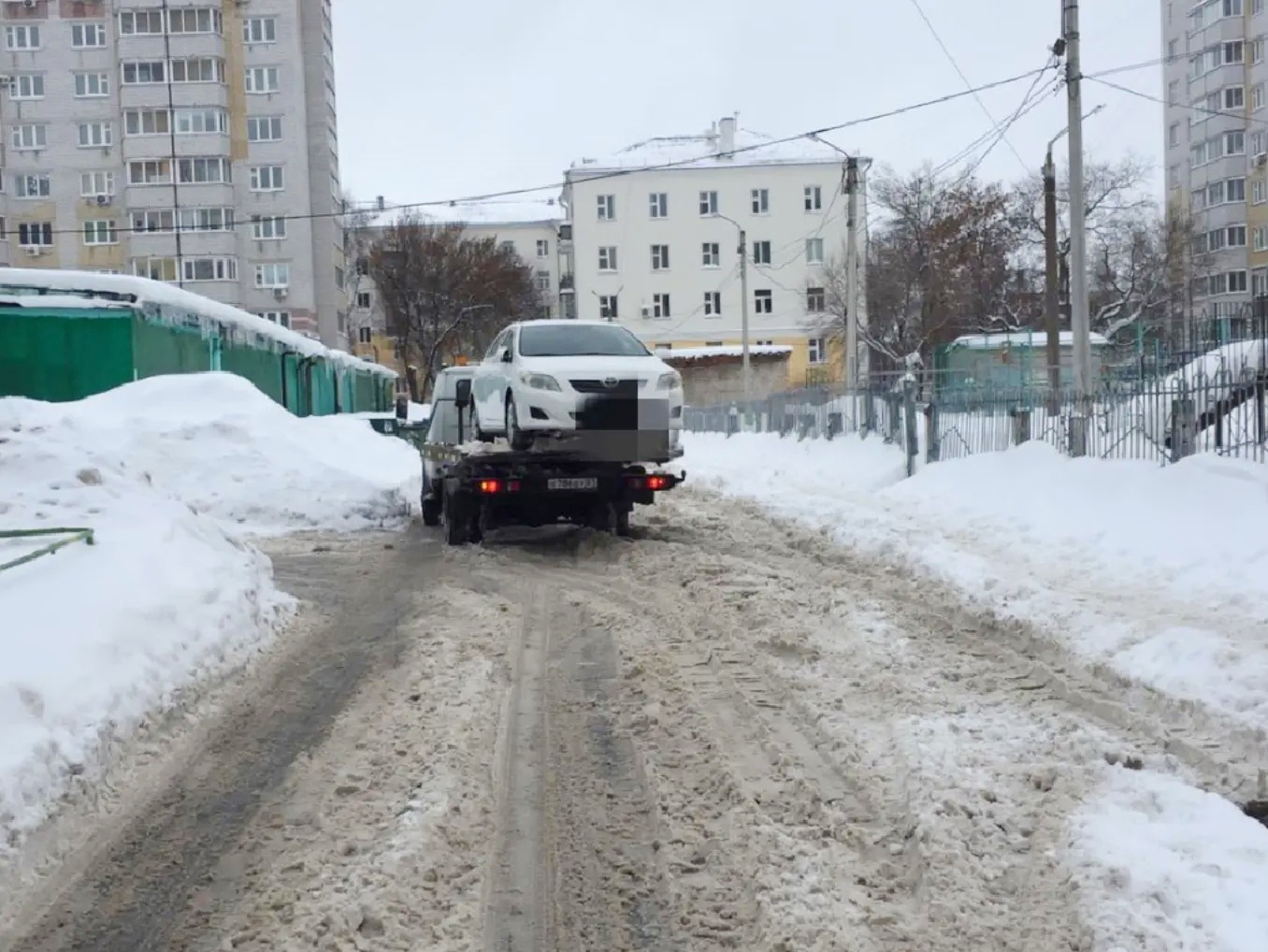 В центре проводится работа по перемещению транспорта, препятствующего работе  снегоуборочной техники | Управа по Ленинскому району администрации города  Чебоксары