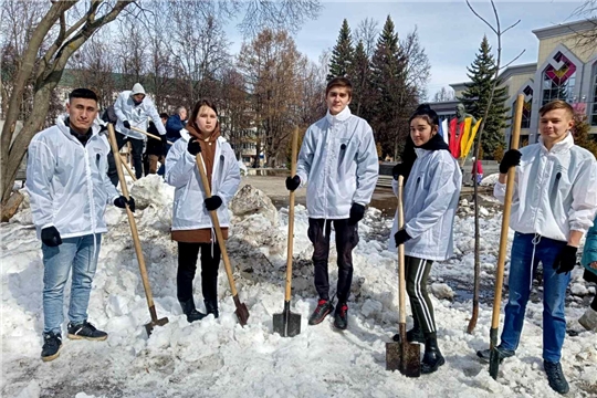 Молодежь Чебоксар принимает активное участие в весеннем экологическом Месячнике