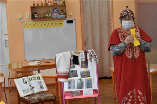 Воспитанники детского сада "Рябинка" познакомились с чувашской вышивкой
