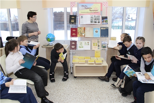 В детской библиотеке открыта выставка, посвященная Году  выдающихся земляков в Чувашии.