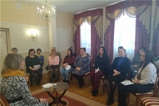 Встреча-беседа с семейным психологом в рамках реализации проекта «Вместе навсегда» прошла в Мариинско-Посадском районном отделе ЗАГС