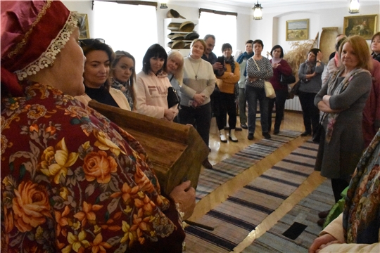 Туристы из Татарстана на экскурсии в Мариинском Посаде
