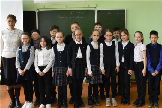 Учащиеся Сутчевской школы отметили День чувашского языка