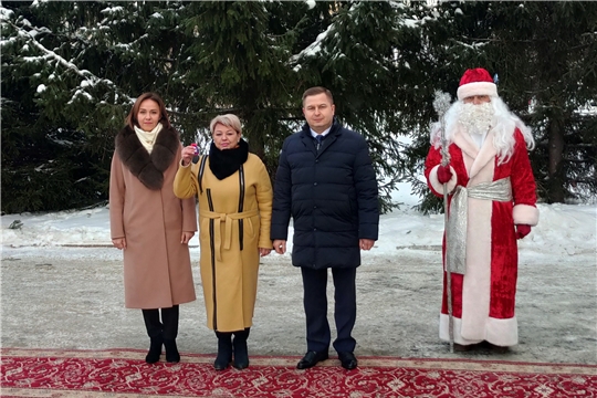 Вице-премьер правительства Чувашии - министр здравоохранения Владимир Степанов принял участие во вручении автомобилей для организаций социального обслуживания населения