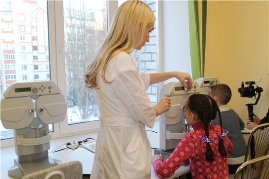 В кабинет охраны зрения Новочебоксарской детской поликлиники поступило новое оборудование