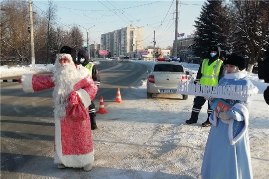 Сотрудники Экспериментального театра приняли участие в акции  «Полицейский Дед Мороз»
