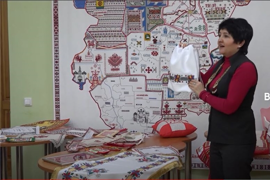 Первые выпускницы Школы чувашской вышивки получили  сертификаты