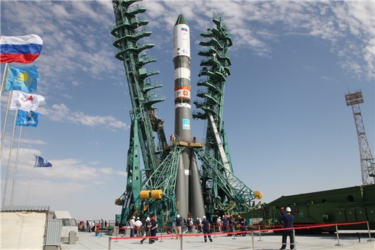 Глава Чувашии Олег Николаев поздравляет с Днем космонавтики