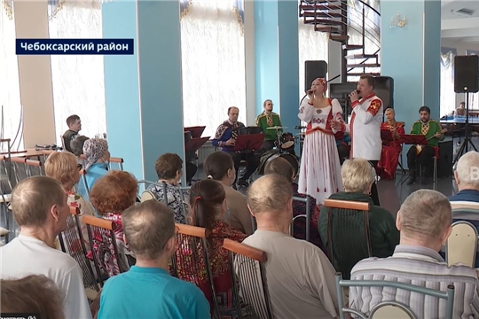 Чувашский госансамбль дал концерт для беженцев из Донбасса