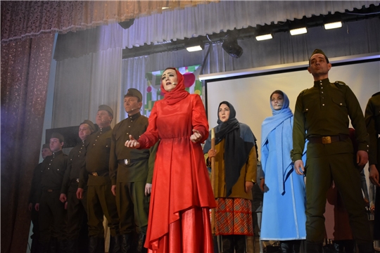 Подвиг в тылу: театрализованную постановку Чувашского госансамбля песни и танца представили в Татарстане