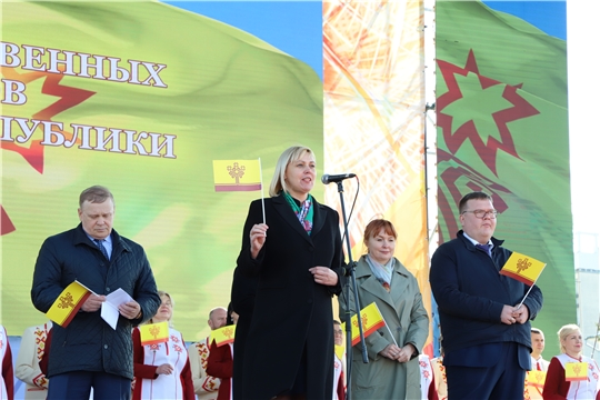 На Красной площади г. Чебоксары состоялось торжественное мероприятие, посвященное Дню государственных символов Чувашской Республики