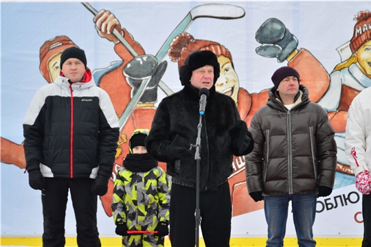 Министр Эмир Бедертдинов принял участие в семейном фестивале «Люблю папу, маму и хоккей!" в Янтиковском районе 