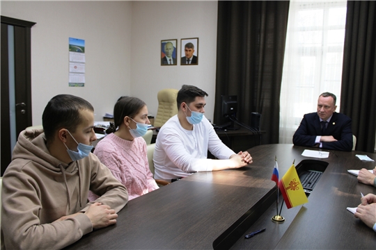 Министр природы Чувашии Эмир Бедертдинов провел встречу со студентами