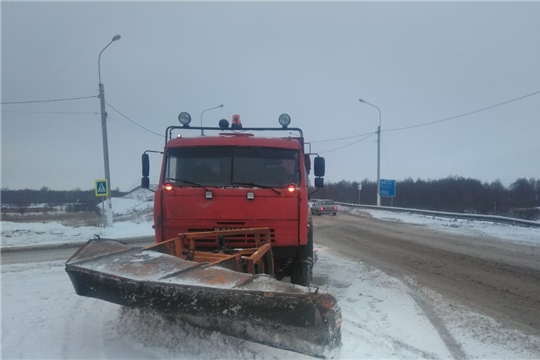 Последствия снегопада в Чувашии устраняют около 300 единиц техники