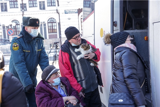 В Чебоксары прибыл поезд с эвакуированными жителями Донбасса