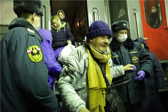 В Чувашию прибыл еще один поезд с эвакуированными жителями Донбасса
