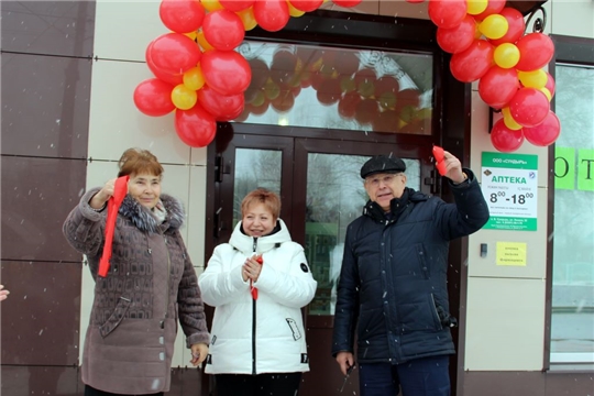 Распахнула двери новая аптека Большесундырского райпо: поделили радость селян  Председатель Правления Центросоюза России Мария Бекетова и председатель Совета Чувашпотребсоюза Валерий Павлов