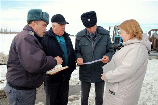 Главный государственный инженер-инспектор Чувашской Республики Владимир Димитриев в СХПК им Чкалова:  «В хозяйстве готовились к техосмотру»