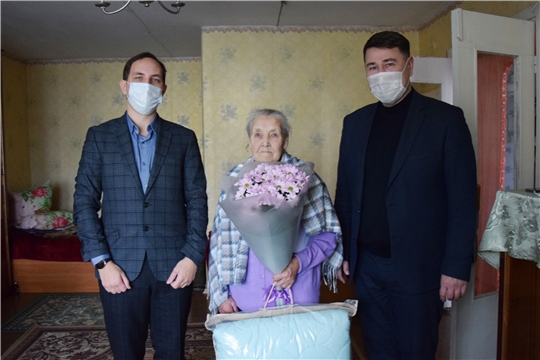 Долгожительницу Московского района г. Чебоксары Зоню Иванову поздравили на дому с 90-летием