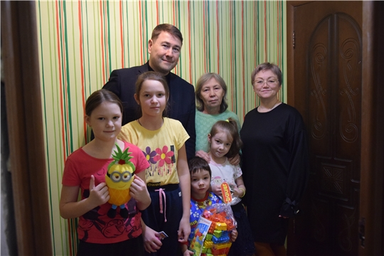 В Московском районе г. Чебоксары начались новогодние поздравления детей, оставшихся без попечения родителей