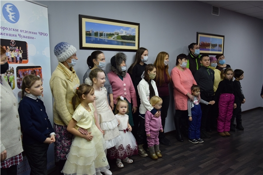 В канун Нового года в Чебоксарах поздравили детей из замещающих семей