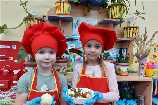Юные чебоксарцы учатся готовить блюда из зимнего рациона питания