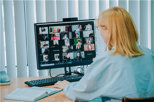 В Чебоксарах с завтрашнего дня школьников переведут на дистанционное обучение