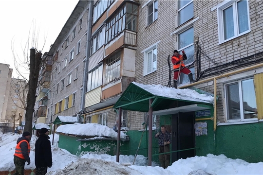 Управляющие организации г. Чебоксары проводят противогололедные мероприятия и устраняют снежно-ледяные образования