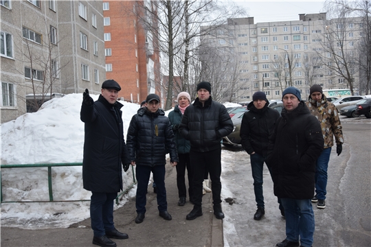 Очистка дорог и тротуаров от наледи, борьба с гололедом – основная тема обхода территории на предмет благоустройства в Чебоксарах