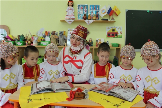 С азами чувашской народной вышивки познакомили воспитанников детских садов г. Чебоксары