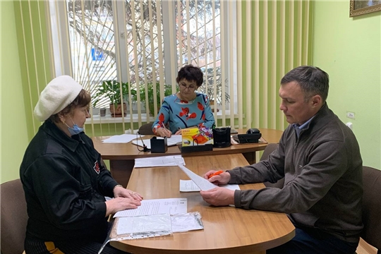 Народные избранники проводят прием граждан по личным вопросам