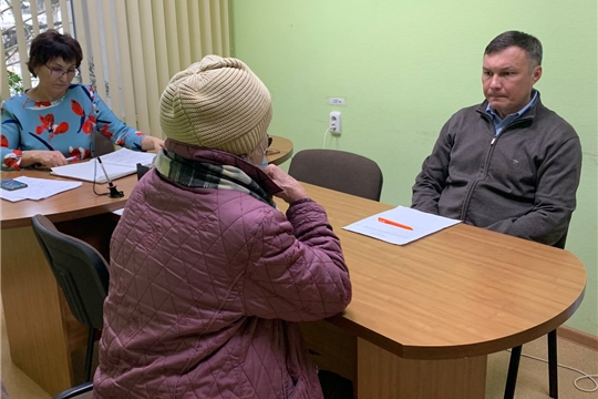Народные избранники проводят прием граждан по личным вопросам