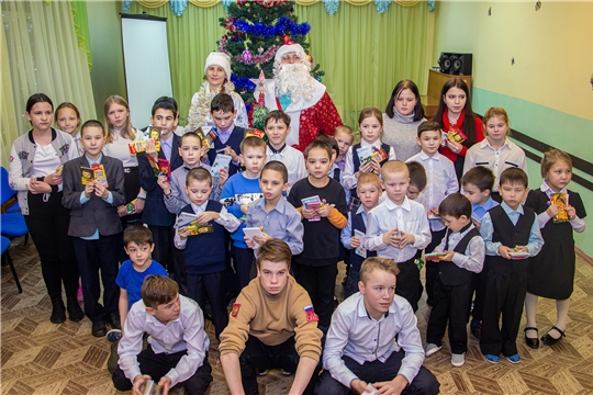 Химики провели новогодний праздник для воспитанников социально-реабилитационного центра