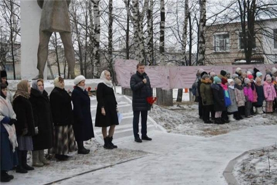 В Янтиковском районе состоялся митинг-концерт, посвященный Дню Героев Отечества