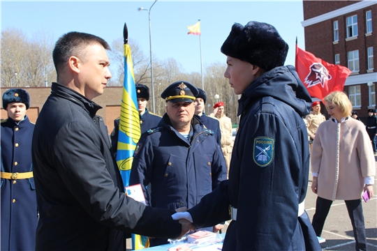 Министр образования и молодёжной политики Чувашской Республики Дмитрий Захаров принял участие в торжественной церемонии посвящения кадет в ряды Всероссийского детско-юношеского военно-патриотического общественного движения «ЮНАРМИЯ»