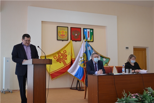 Глава Порецкого района Леонид Васильев выступил с отчетом перед депутатским корпусом