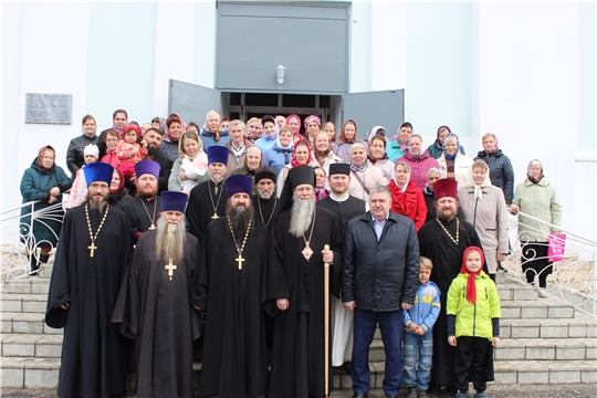 Епископ Алатырский и Порецкий Феодор поздравил верующих Порецкого района со Светлым Праздником Пасхи