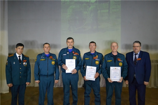 Евгений Лебедев поздравил сотрудников ПЧ-38 с Днем пожарной охраны