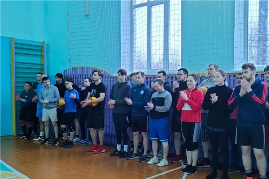 07 января 2022 года в рамках декады спорта и здоровья в с. Трехизб-Шемурша в спортзале начальной школы состоялся турнир по волейболу