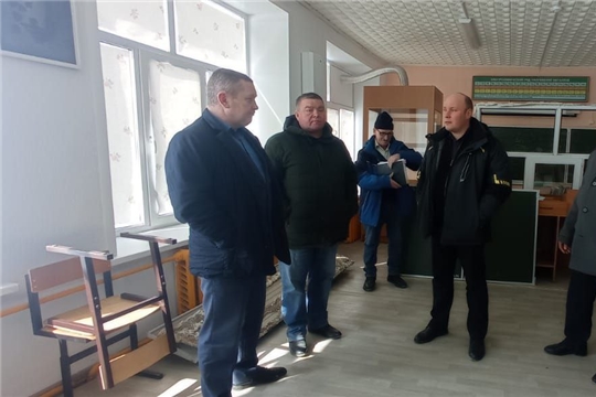 Глава администрации Шемуршинского района проконтролировал ход ремонтных работ в МБОУ «Трехбалтаевской СОШ»