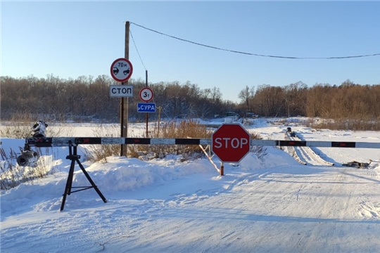 27 декабря открыта автомобильно-пешеходная ледовая переправа связывающая Шумерлинский район Чувашии и Пильнинский район Нижегородской области.