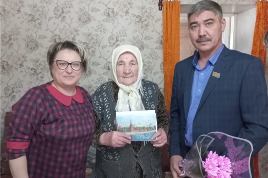 С 90-летним юбилеем поздравили Антонину Васильевну Мартынову
