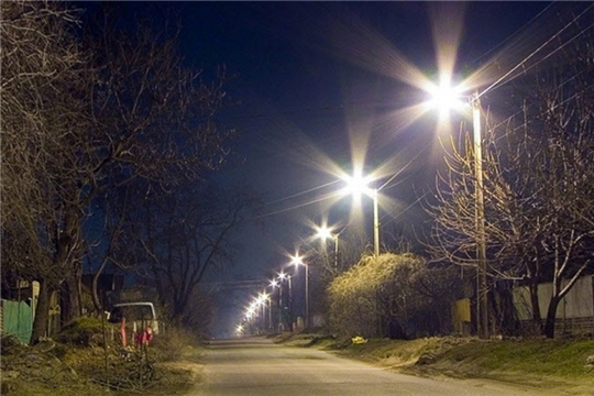 Работы по замене ламп уличного освещения в Юманайском территориальном отделе